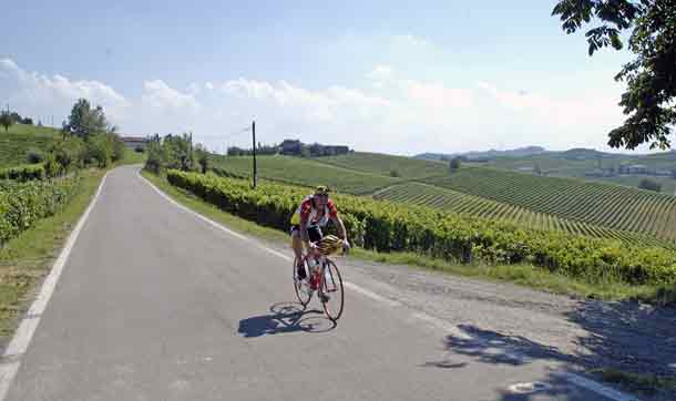 Cycling the quiet roads above Nizza Monferrato